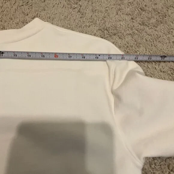 MOSCHINO WHITE TEDDY SWEATSHIRT. size 4-6 (US). white.Chic Moschino sweater in
